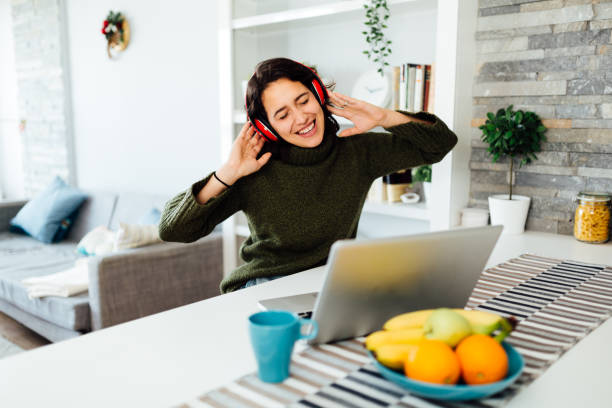 What Are the Advantages of On-Ear Headphones